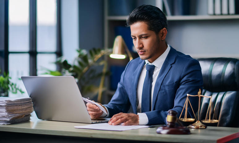 Proces egzekucyjny i współpraca prawnika z komornikiem